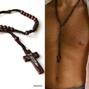Collier Chapelet homme pendentif croix chrétienne et perles en bois marron