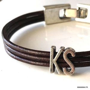 Bracelet personnalisé cordon cuir lettre argentée